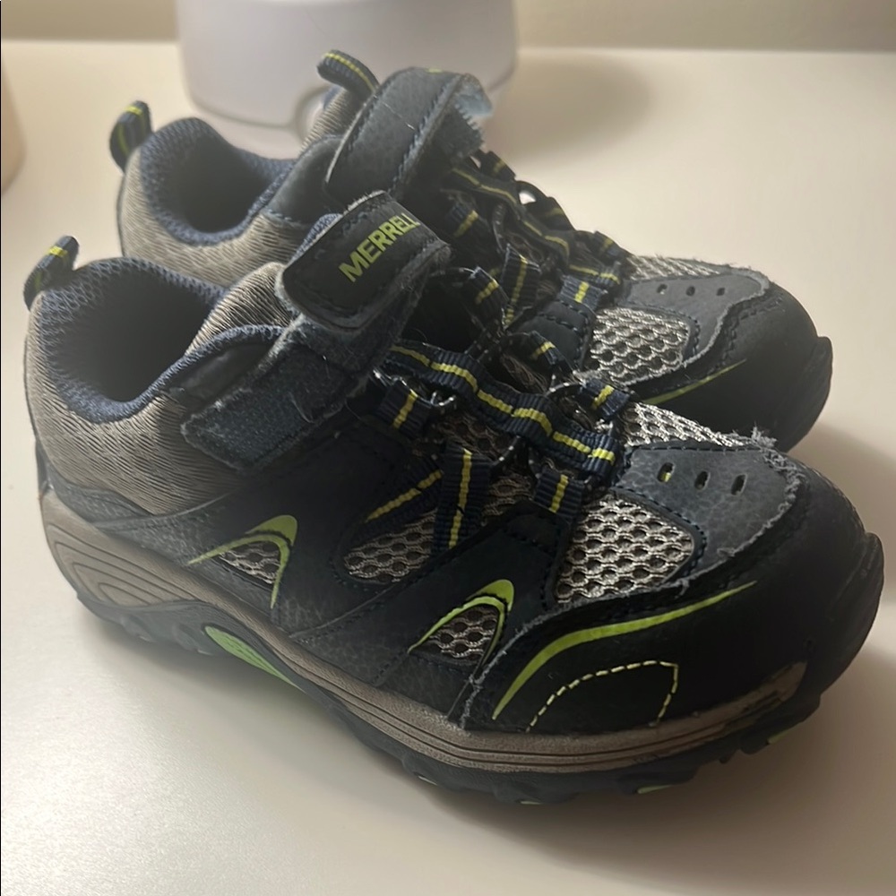 Merrell Toddler size 9 Black and Green Active Shoes - like new